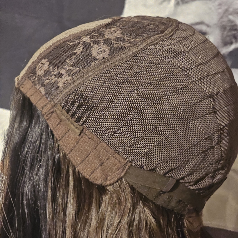 Wig - Picture 5 of 6